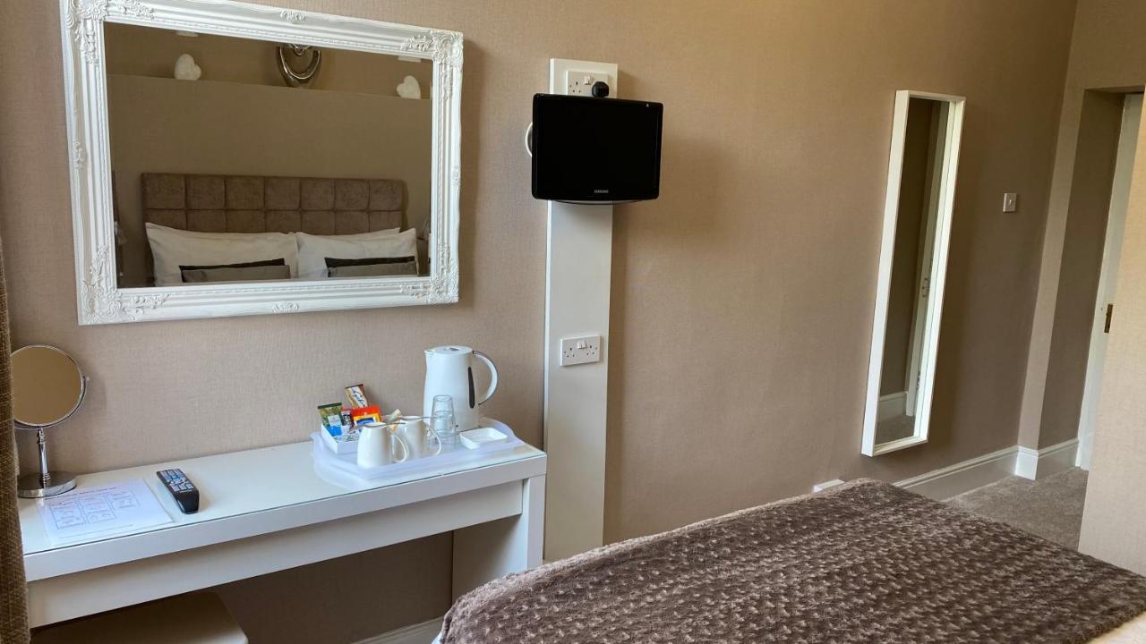 Bridge Farm Hotel Leeds  Extérieur photo
