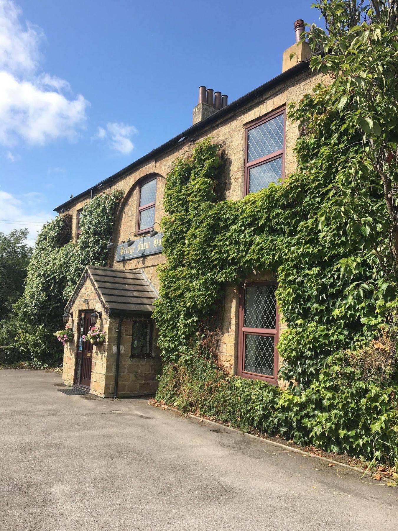 Bridge Farm Hotel Leeds  Extérieur photo
