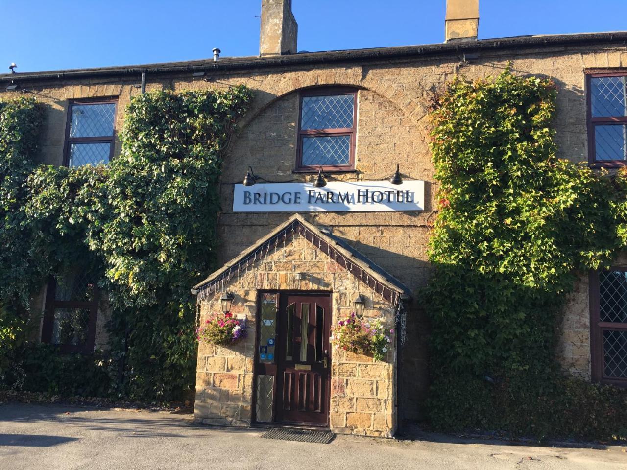 Bridge Farm Hotel Leeds  Extérieur photo