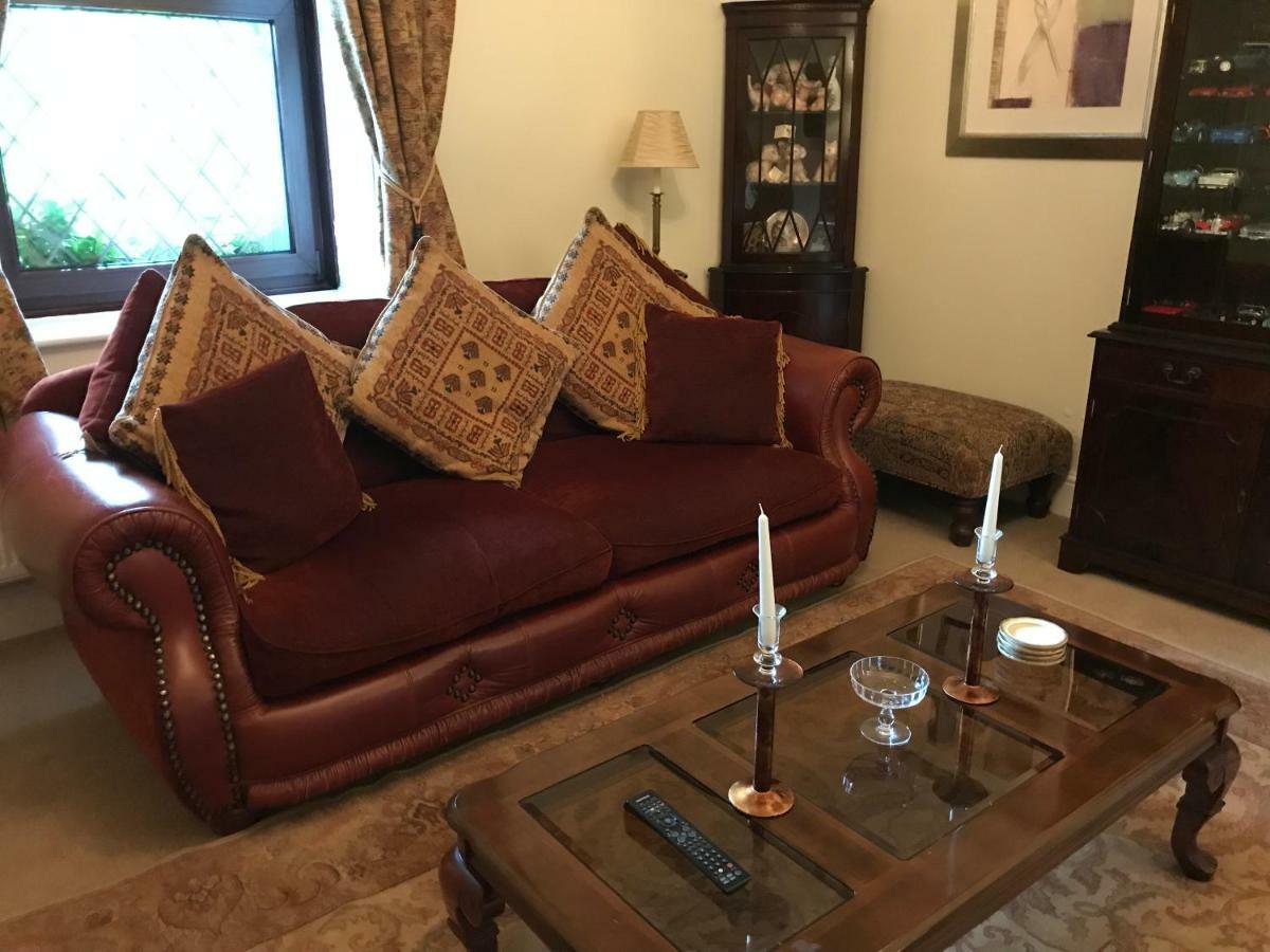 Bridge Farm Hotel Leeds  Extérieur photo