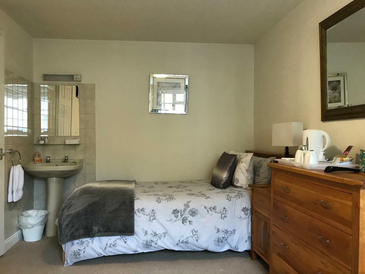 Bridge Farm Hotel Leeds  Extérieur photo